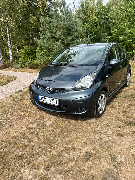 Toyota Aygo 2 of 14
