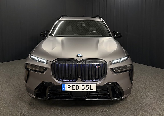 BMW X7 2 of 12