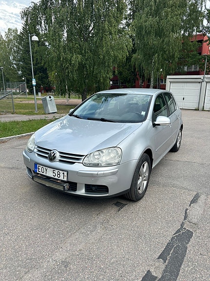 Volkswagen Golf V 2 of 6