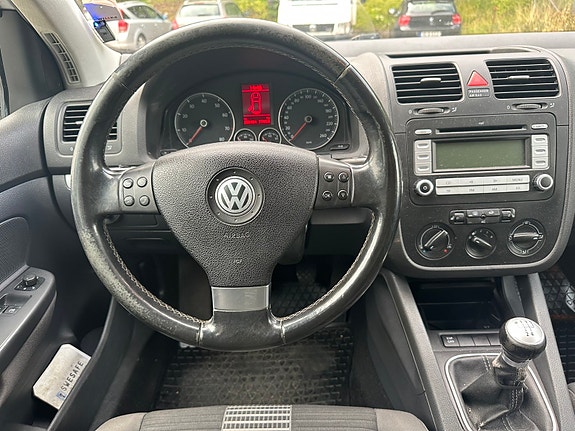 Volkswagen Golf V 6 of 6