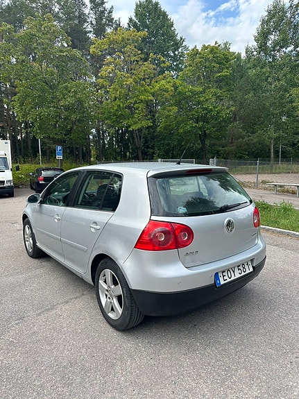 Volkswagen Golf V 4 of 6