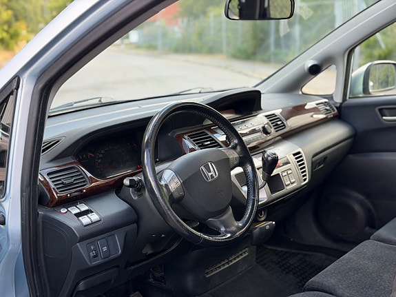 Honda FR-V 8 of 18