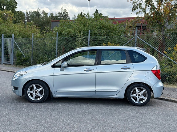 Honda FR-V 5 of 18