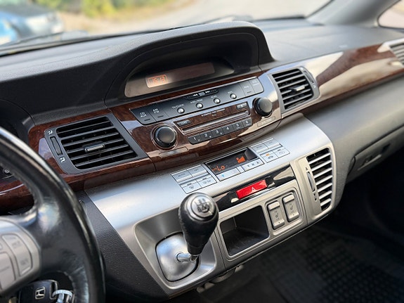 Honda FR-V 9 of 18