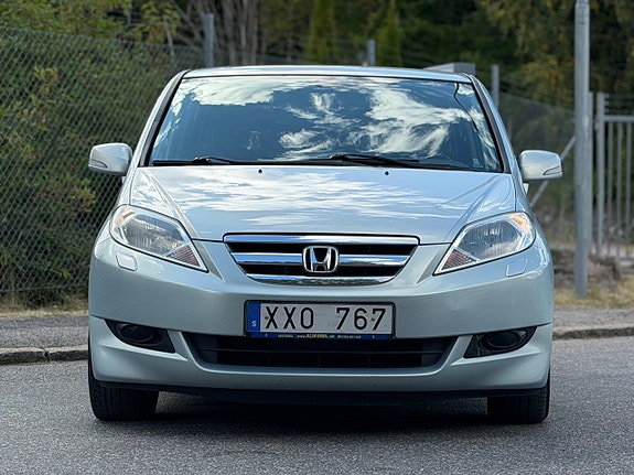 Honda FR-V 6 of 18