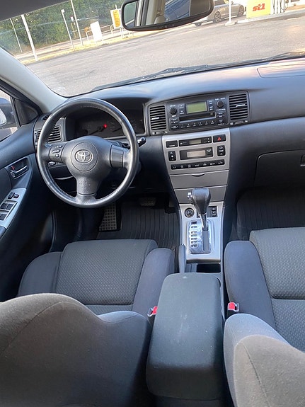 Toyota Corolla 9 of 13