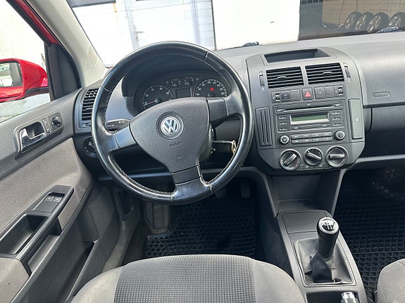Volkswagen Polo 9 of 13
