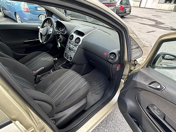 Opel Corsa 10 of 12