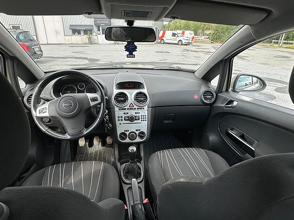 Opel Corsa 12 of 12