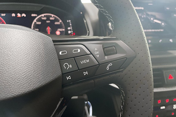 Seat Arona 18 of 24