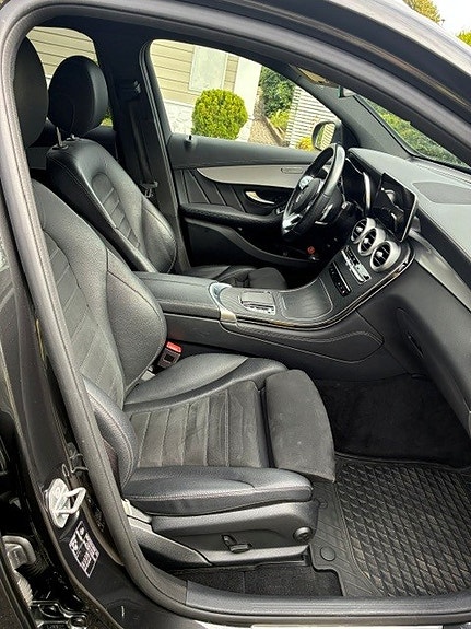 Mercedes-Benz GLC300 de 8 of 13