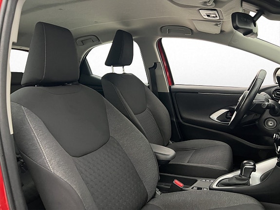 Toyota Yaris 11 of 25