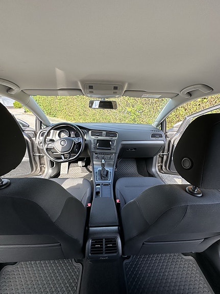 Volkswagen Golf VII 5 of 12