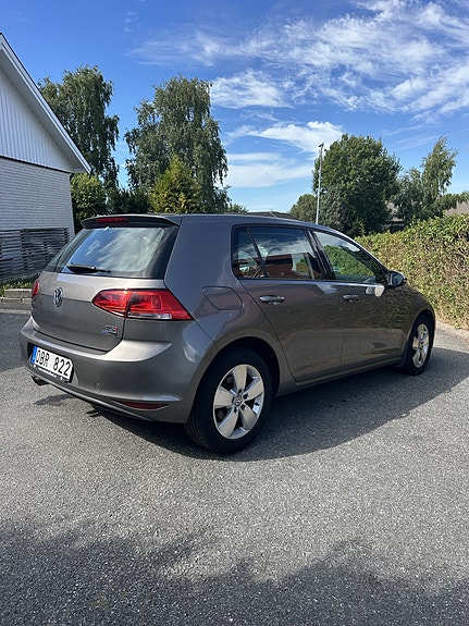 Volkswagen Golf VII 2 of 12