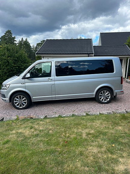 Volkswagen Multivan 2 of 13