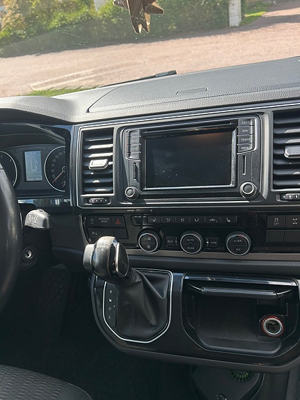 Volkswagen Multivan 7 of 13