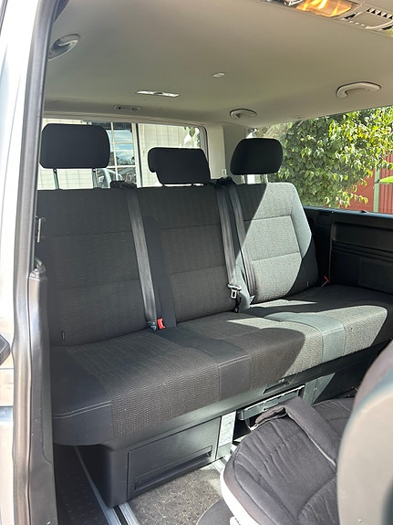 Volkswagen Multivan 11 of 13