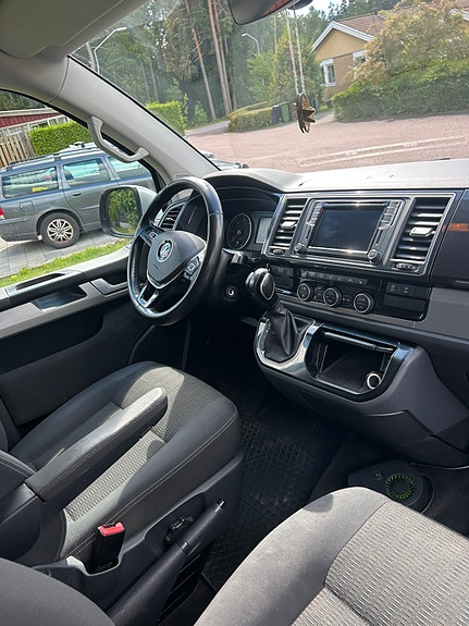 Volkswagen Multivan 6 of 13