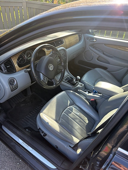 Jaguar X-TYPE 4 of 4