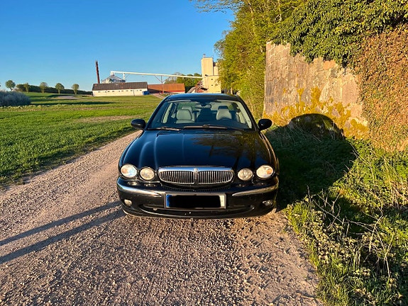 Jaguar X-TYPE 2 of 4