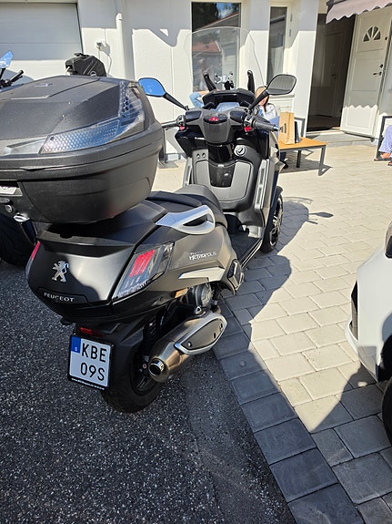 Peugeot METROPOLIS 4 of 9