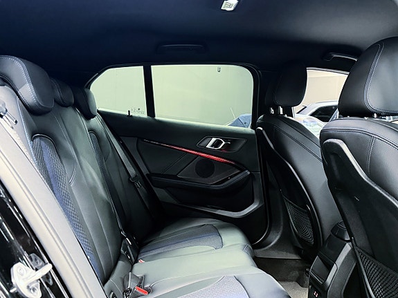 BMW 118i 10 of 30