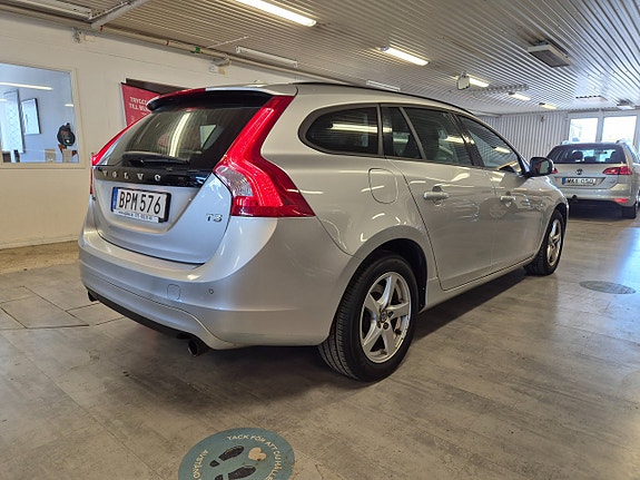 Volvo V60 2 of 18
