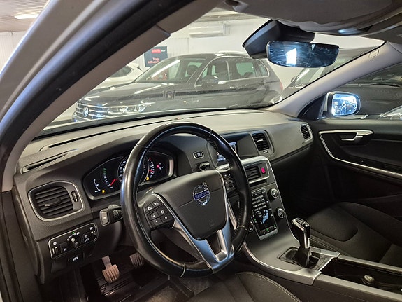 Volvo V60 12 of 18