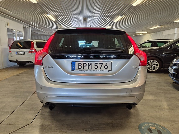 Volvo V60 7 of 18