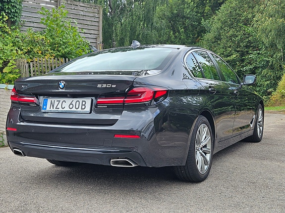 BMW 530e 3 of 15