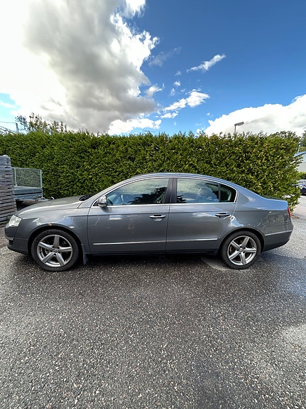 Volkswagen Passat 5 of 15