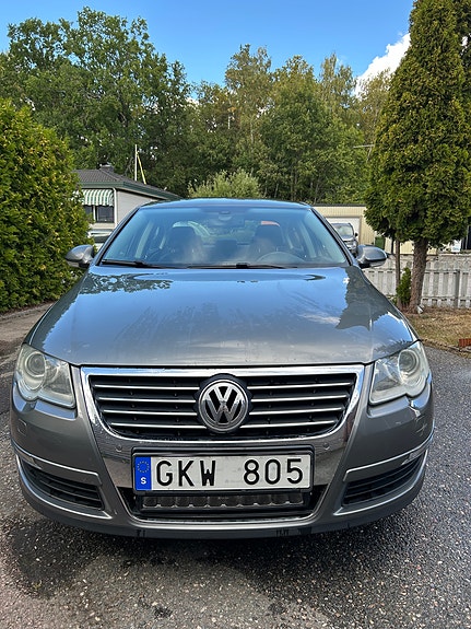 Volkswagen Passat 3 of 15