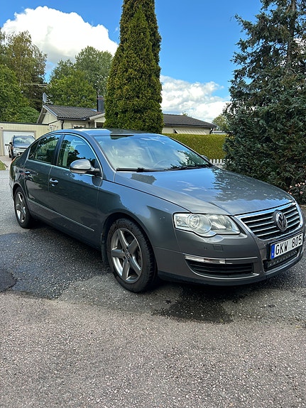 Volkswagen Passat 2 of 15