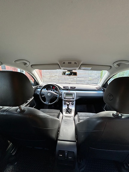 Volkswagen Passat 10 of 15