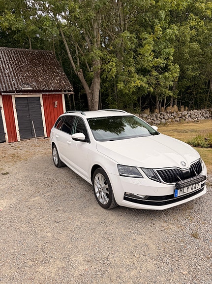 Skoda Octavia 2 of 5