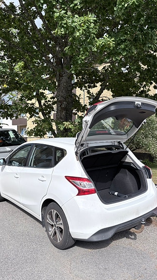 Nissan Pulsar 2 of 10