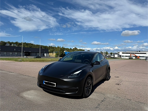Tesla Model Y 13 of 14