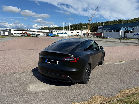 Tesla Model Y 3 of 14