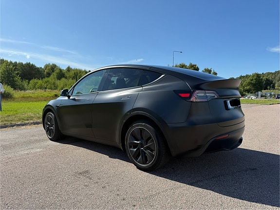 Tesla Model Y 14 of 14