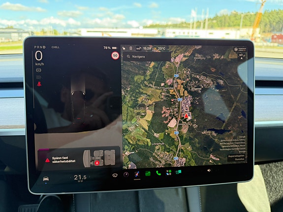 Tesla Model Y 12 of 14