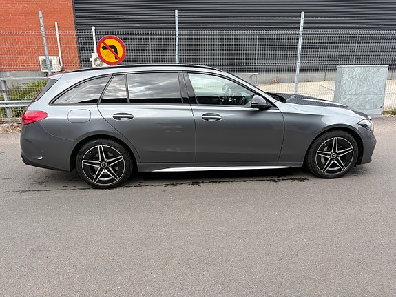 Mercedes-Benz C300 4 of 6