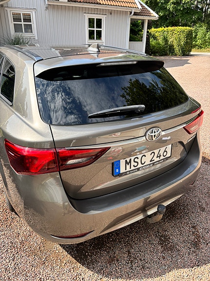 Toyota Avensis 7 of 7