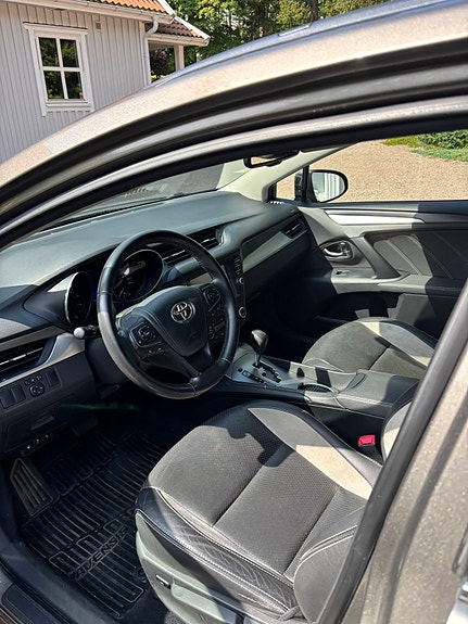 Toyota Avensis 6 of 7