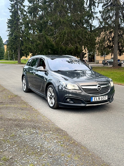 Opel Insignia Country Tourer 2 of 8