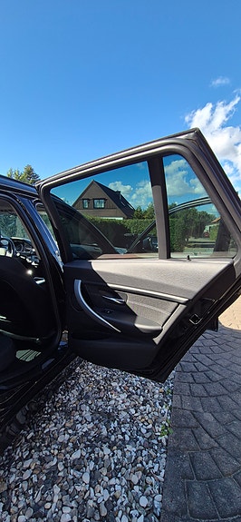 BMW 320d 17 of 23