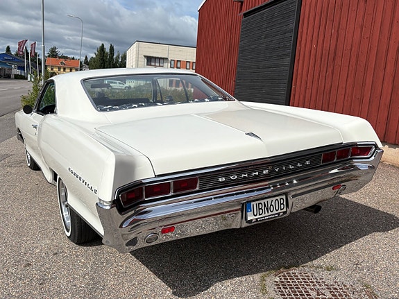 Pontiac Bonneville 9 of 27
