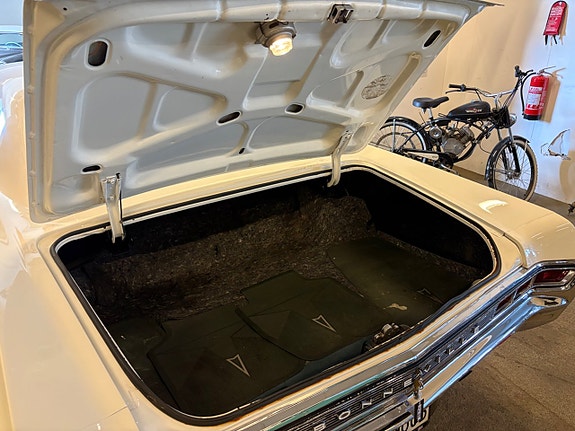 Pontiac Bonneville 23 of 27