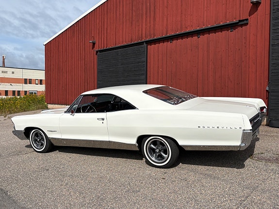 Pontiac Bonneville 2 of 27