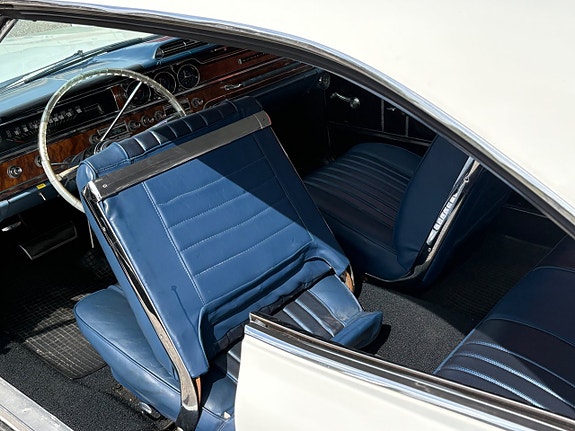 Pontiac Bonneville 18 of 27