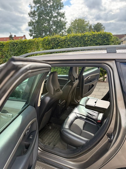 Volvo V70 7 of 8